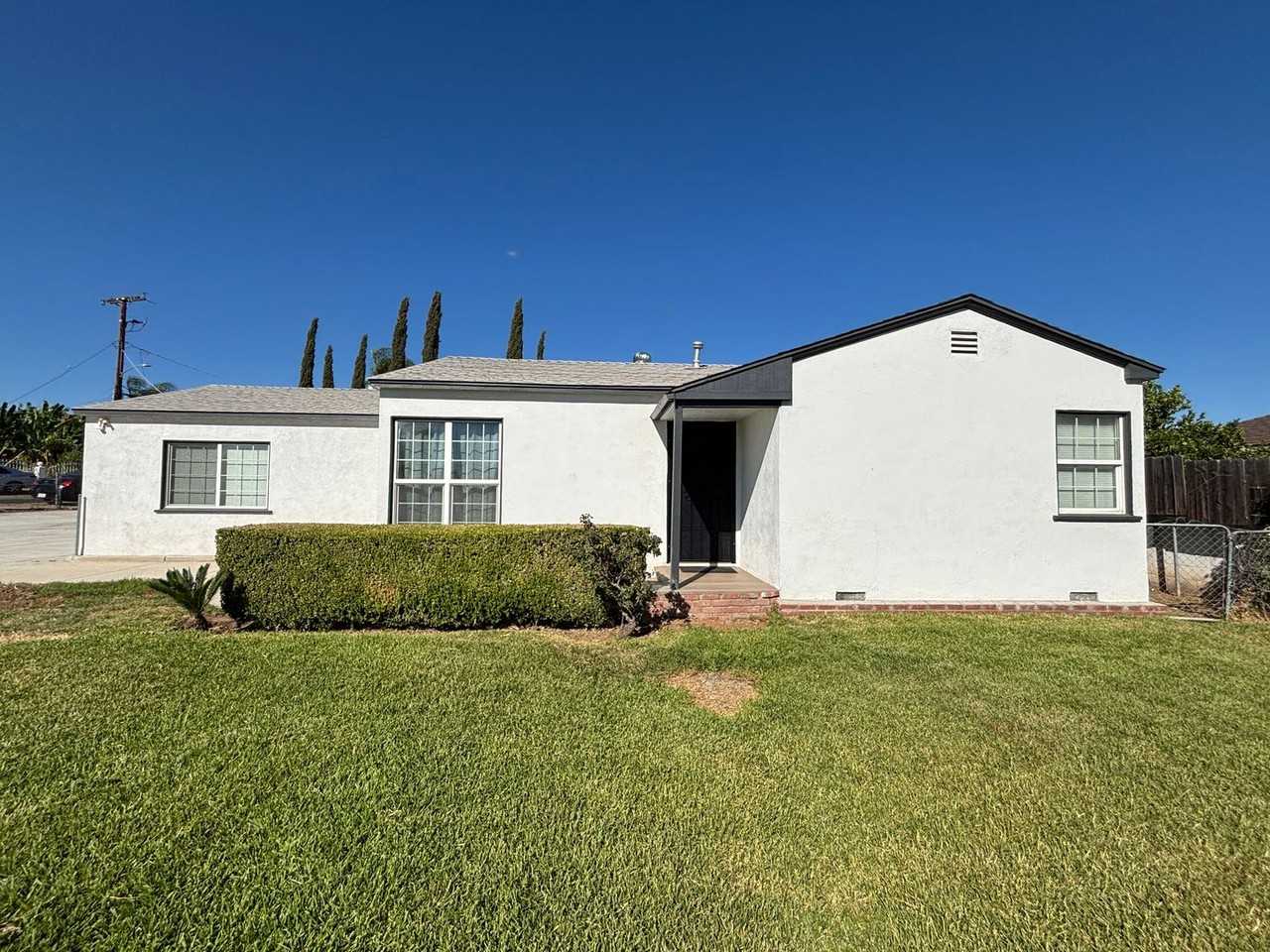 5075 Tyler St - Photo 2 of 27