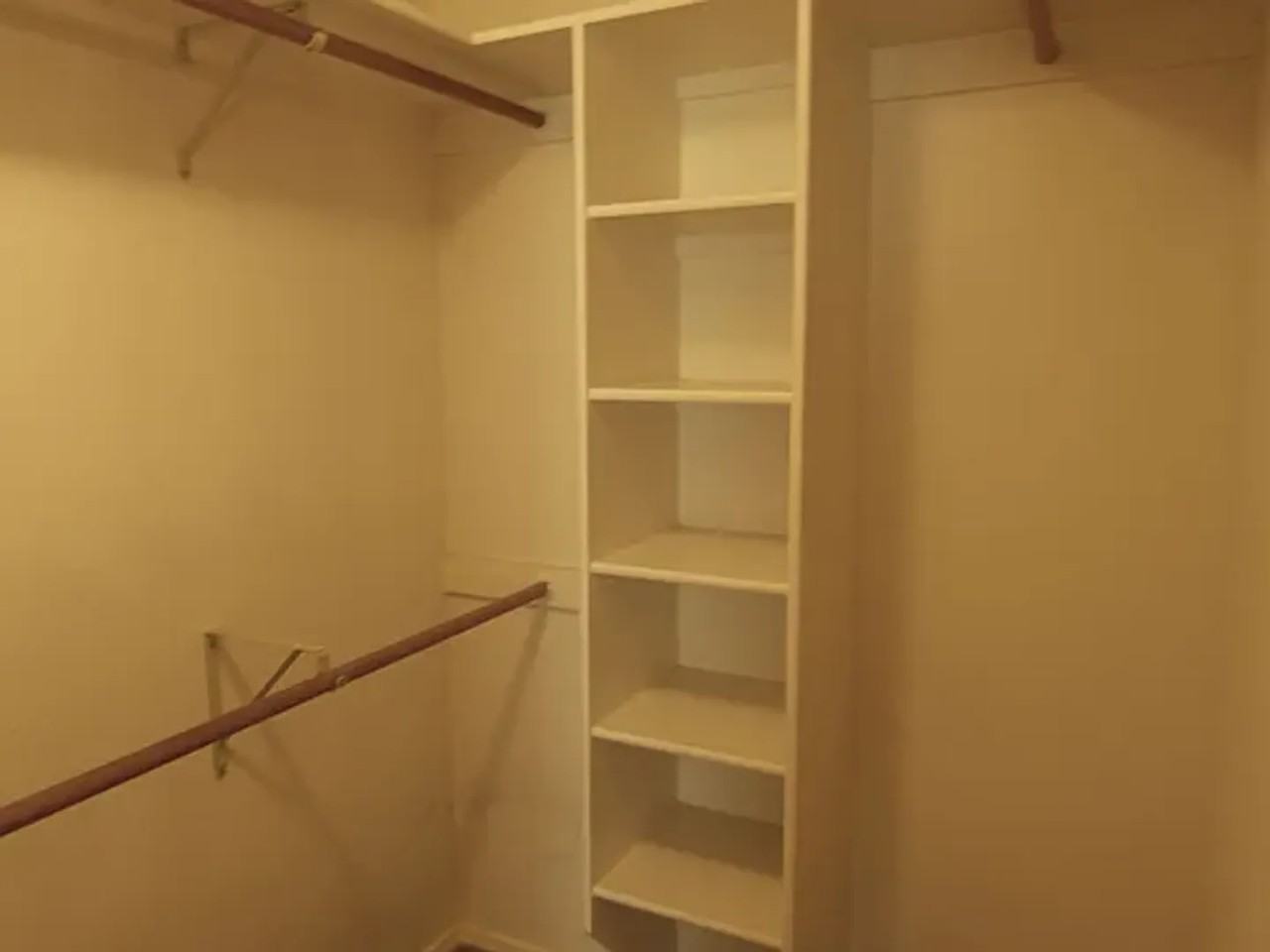 240 E Elwood Ln - Photo 4 of 22