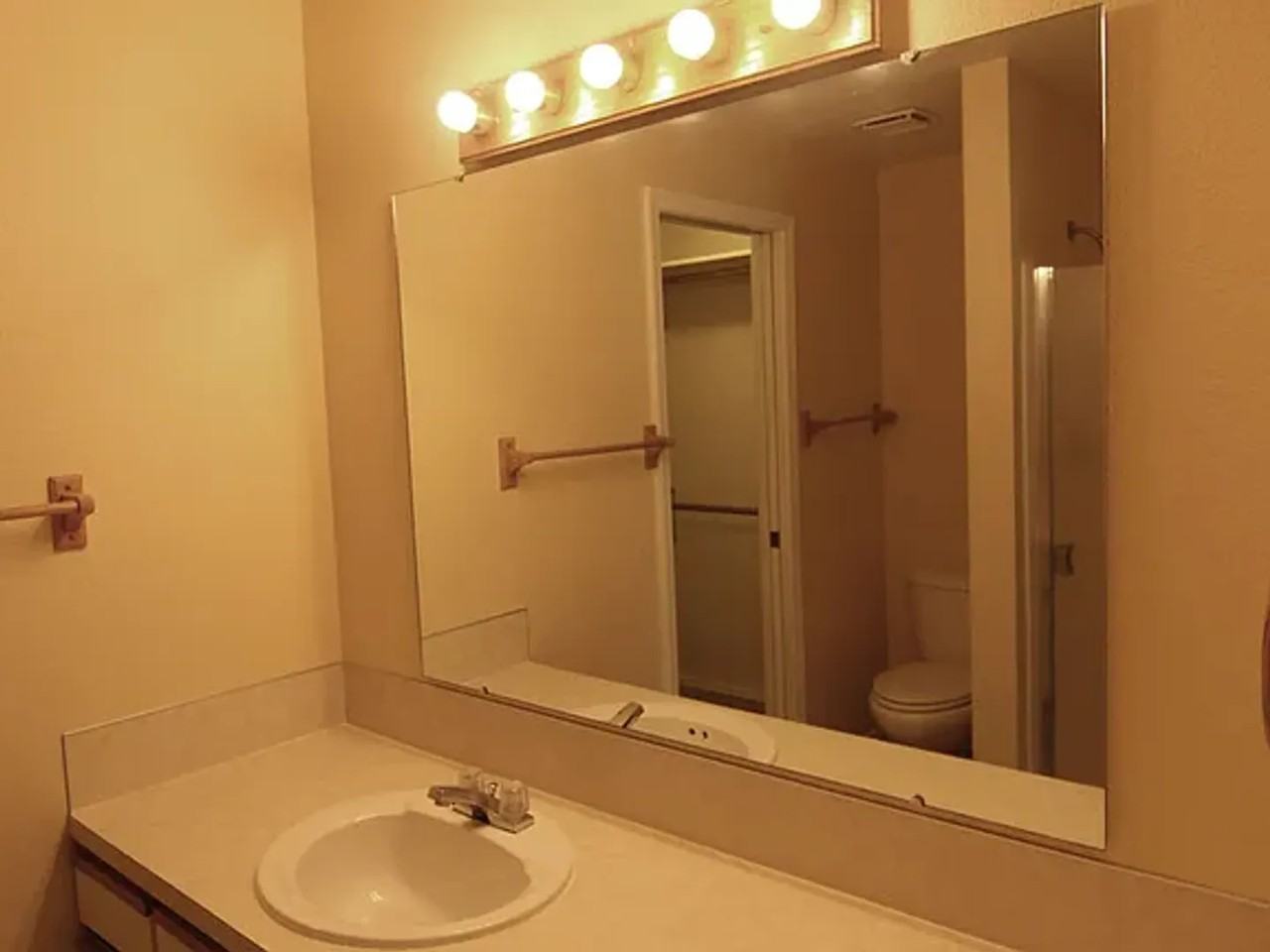 240 E Elwood Ln - Photo 5 of 22