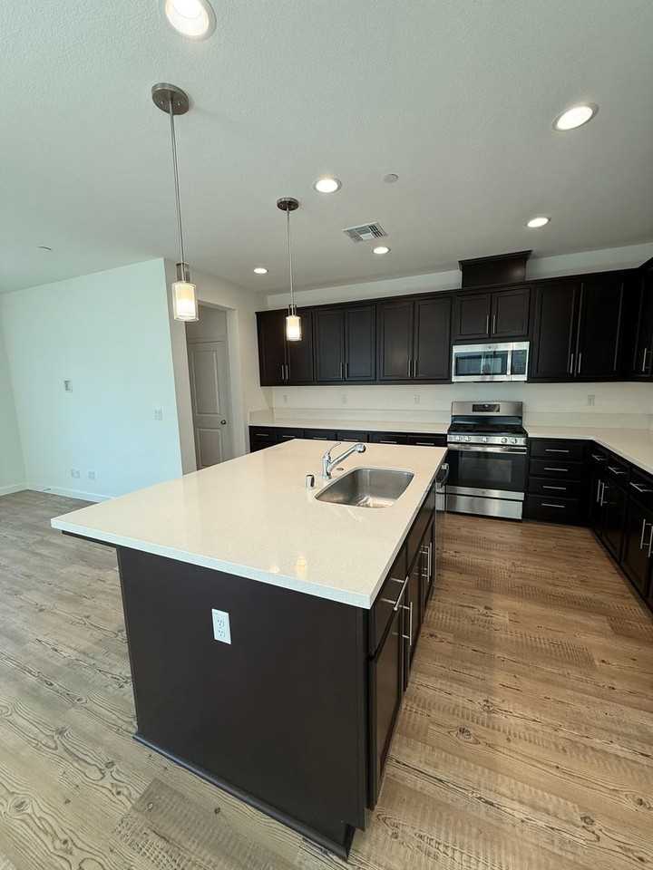 2460 Cinnabar Dr - Photo 4 of 22