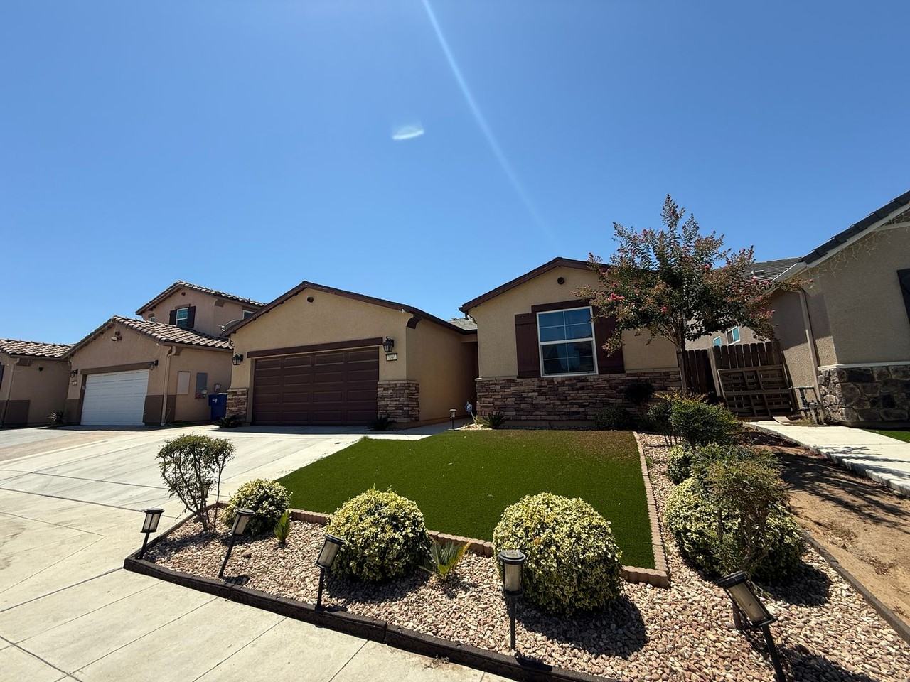 7093 N La Paz Ave - Photo 2 of 35