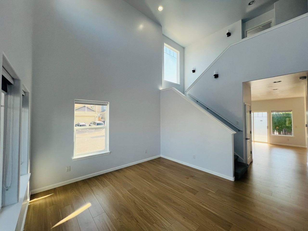 2650 Glenmore St - Photo 4 of 41