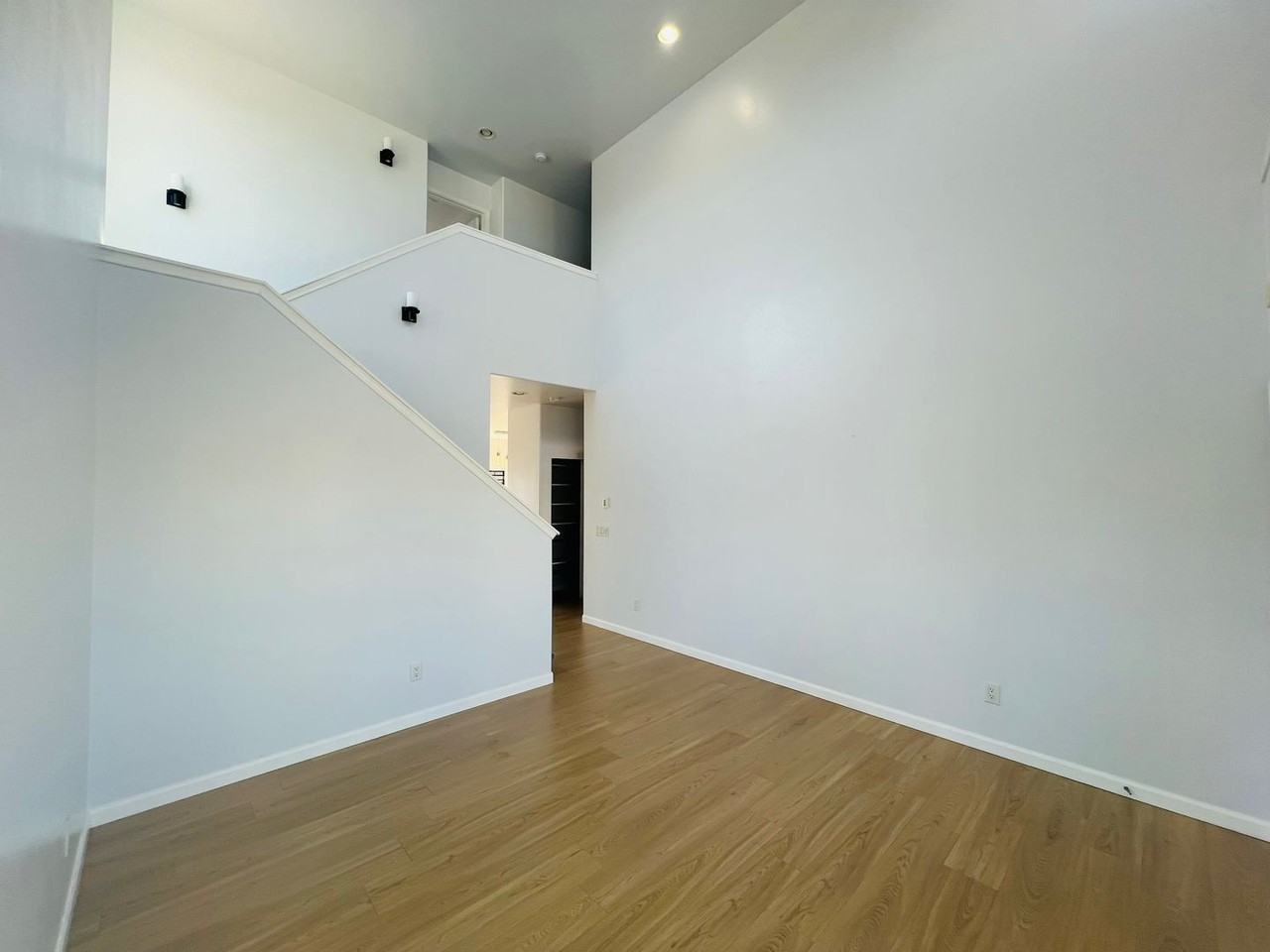 2650 Glenmore St - Photo 5 of 41