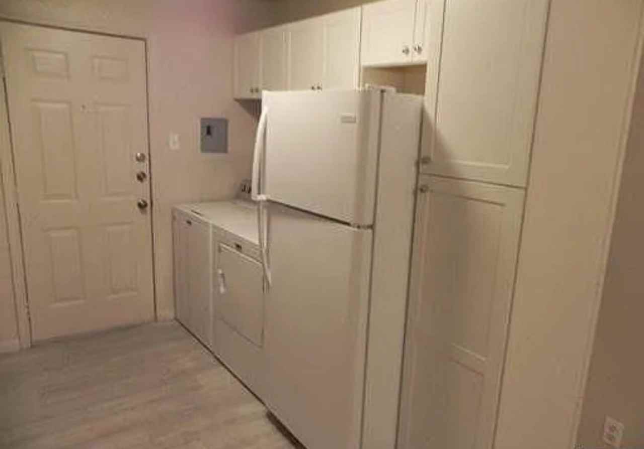 605 Hackberry St - Photo 3 of 11