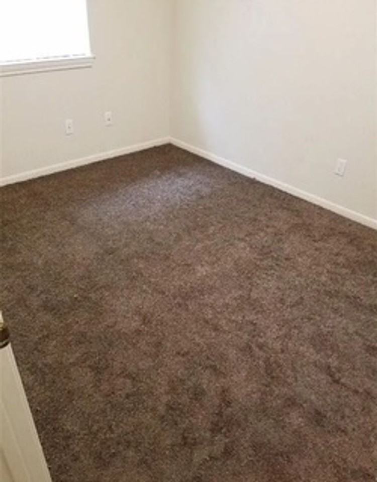 605 Hackberry St - Photo 6 of 11