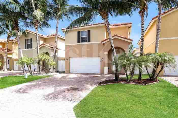 3406 Elizabeth Pl N - Photo 2 of 16