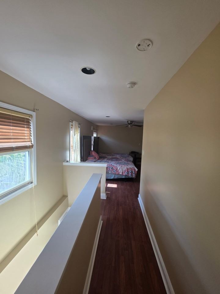 1858 Burgundy St #B - Photo 2 of 9