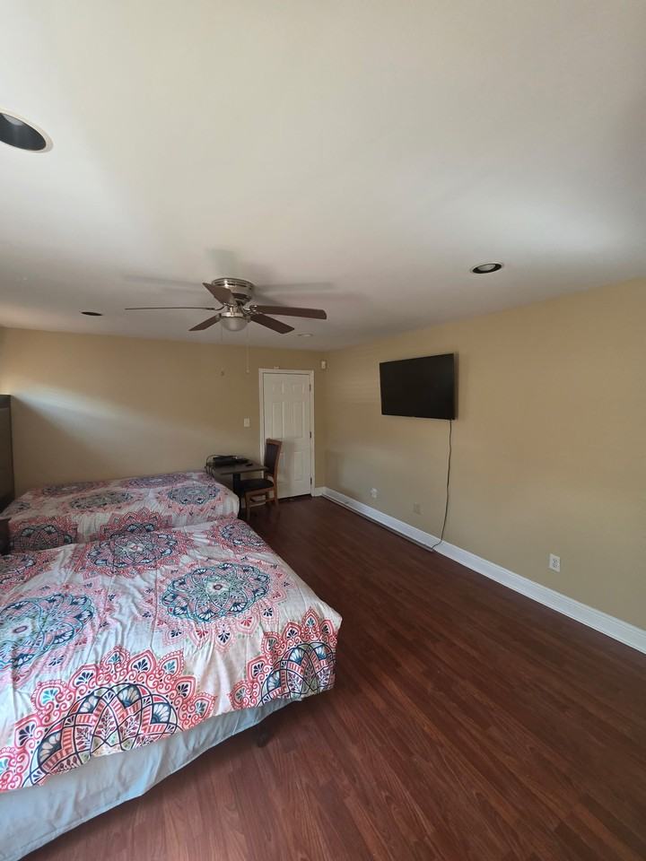 1858 Burgundy St #B - Photo 3 of 9