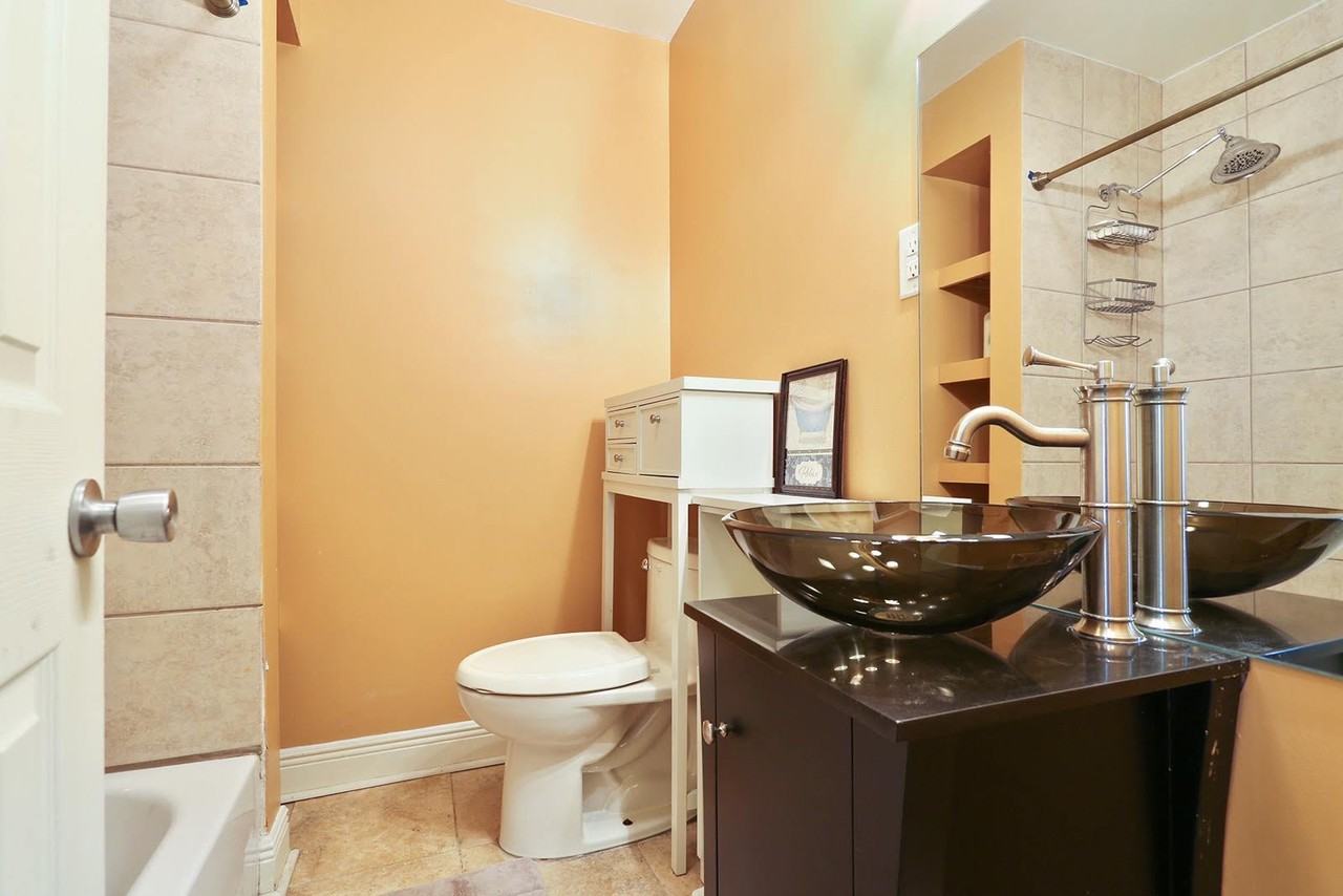 1858 Burgundy St #B - Photo 7 of 9