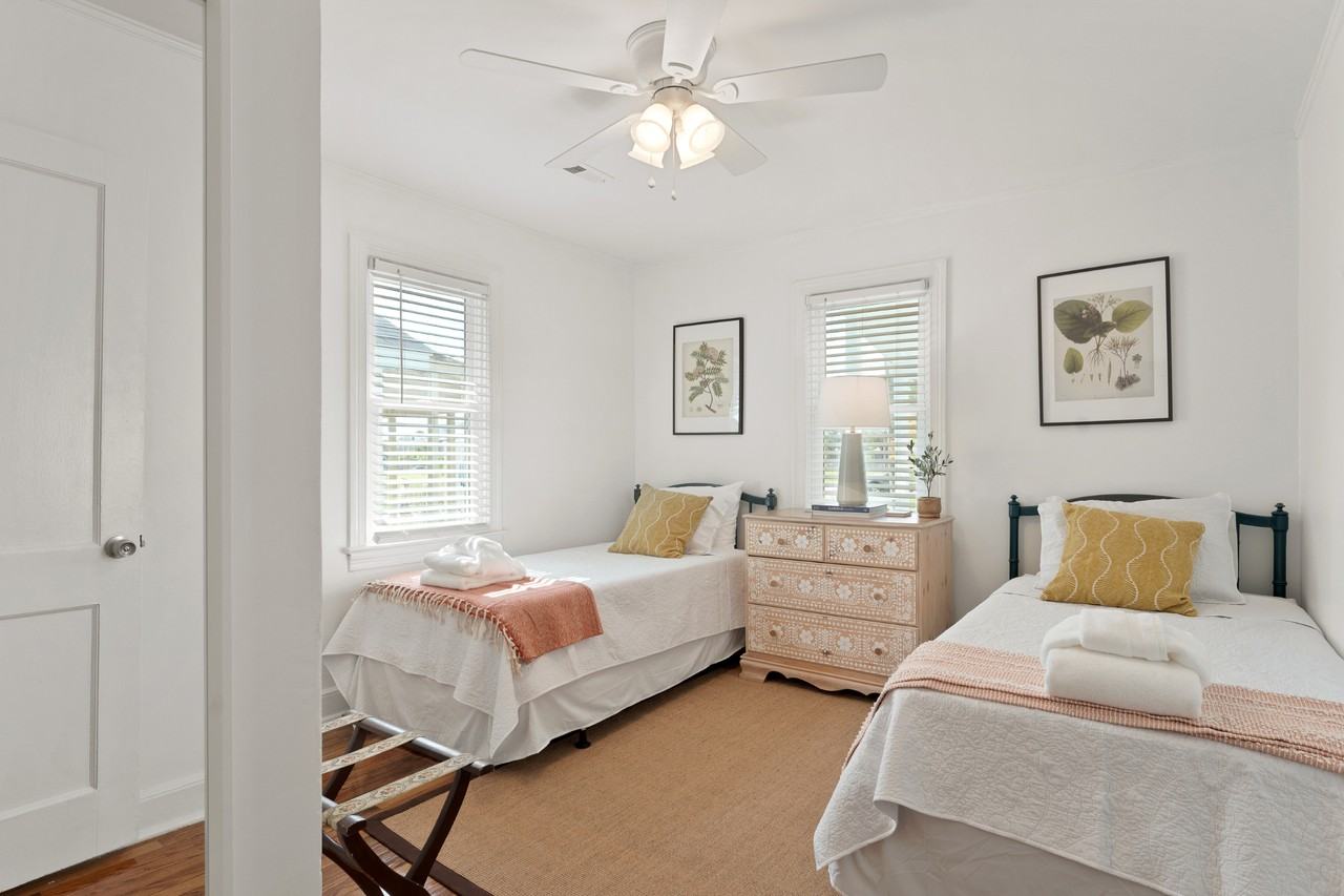1071 Lockhart St #NA - Photo 3 of 12