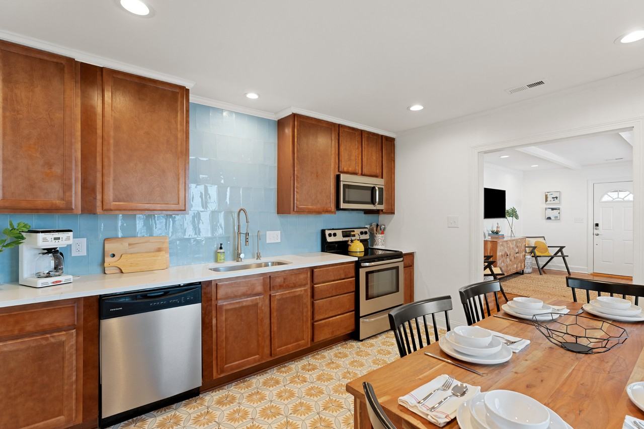 1071 Lockhart St #NA - Photo 2 of 12