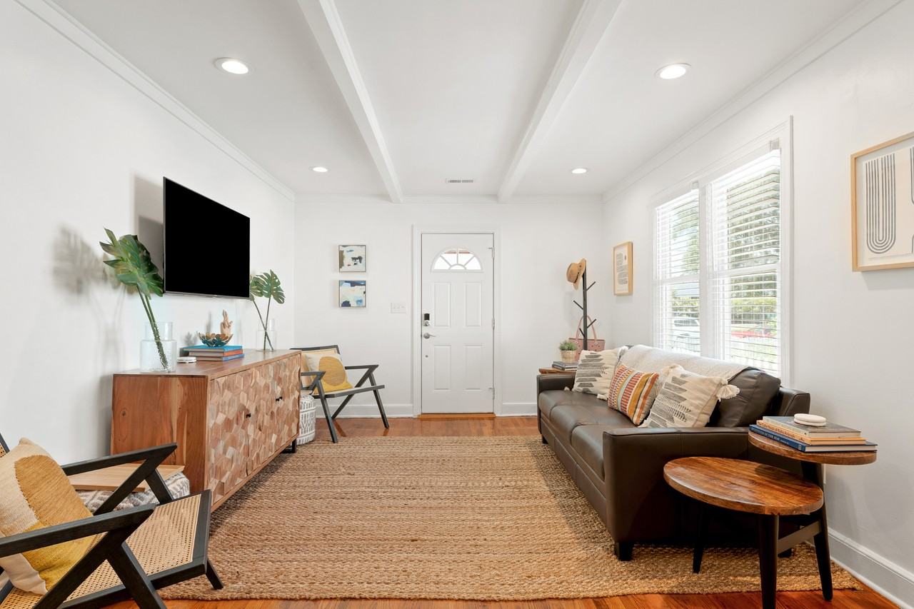1071 Lockhart St #NA - Photo 4 of 12