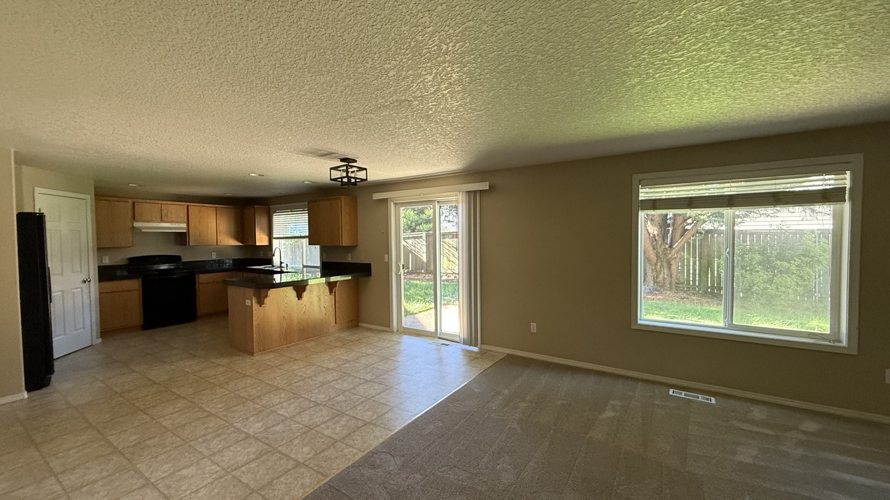 16316 Ne 43rd Way #NA - Photo 3 of 18