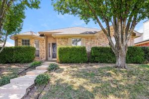 featured image of 1040 Glencrest Dr