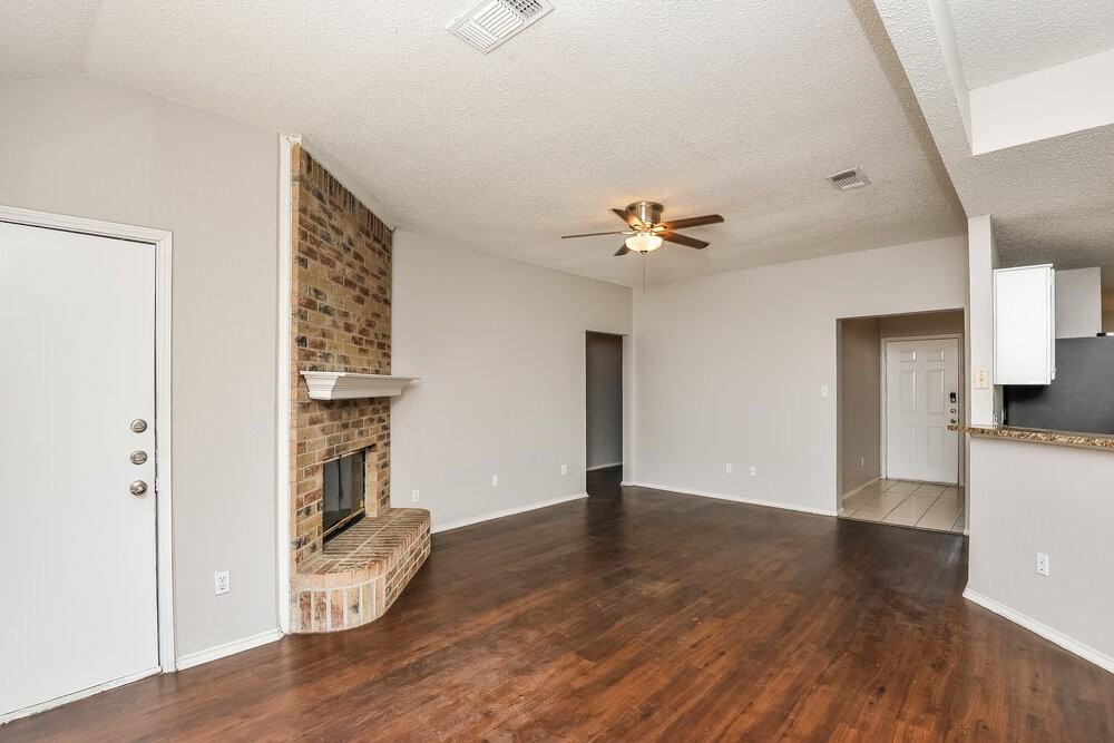 1040 Glencrest Dr - Photo 5 of 16
