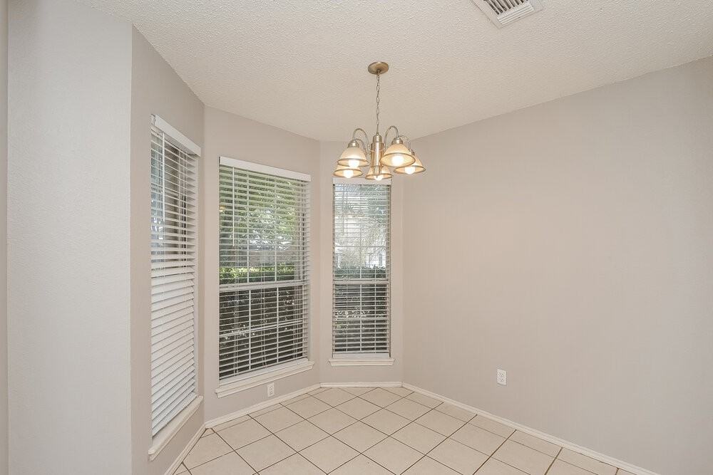 1040 Glencrest Dr - Photo 7 of 16