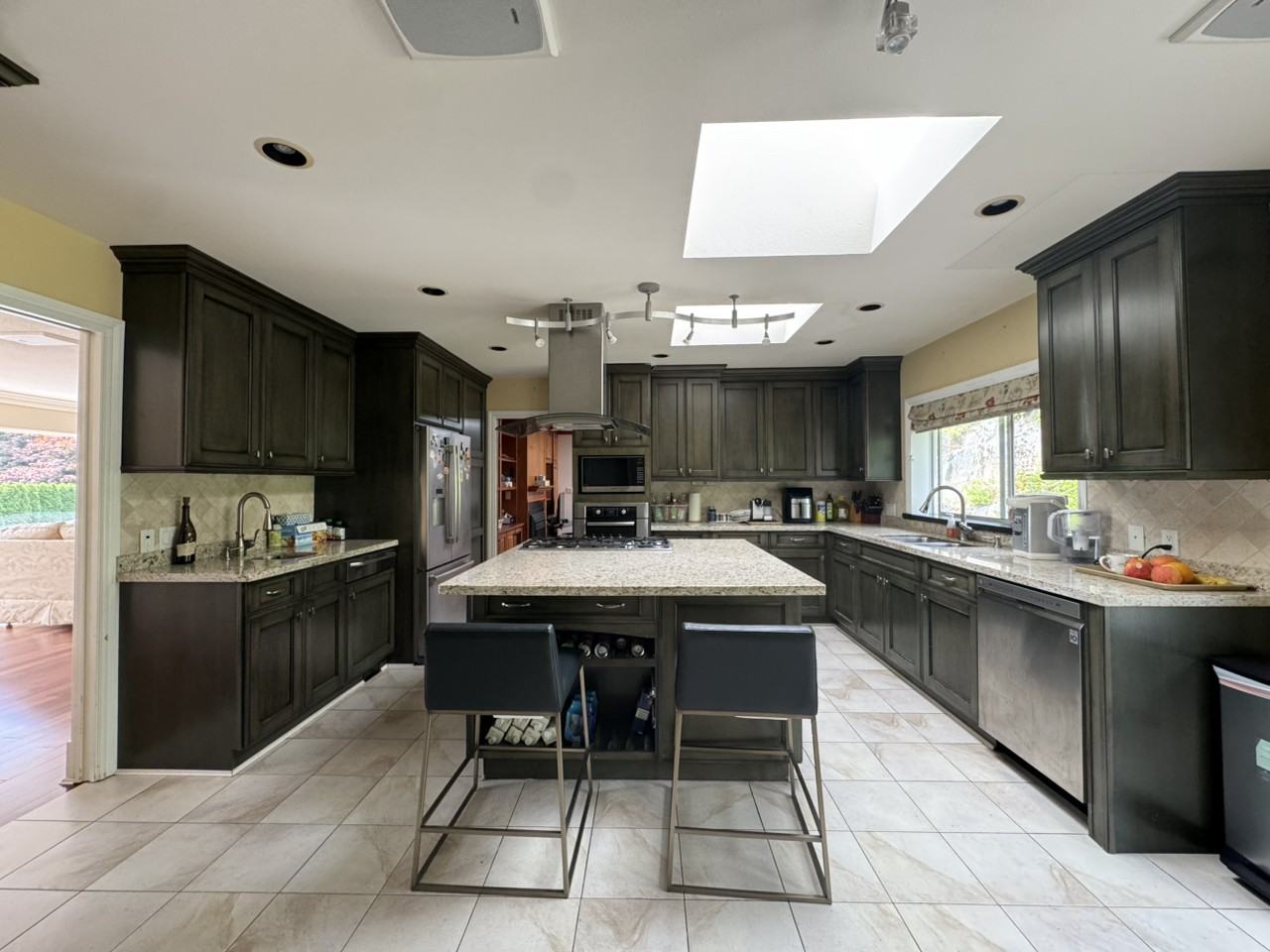 1072 Eyremount Dr - Photo 3 of 17