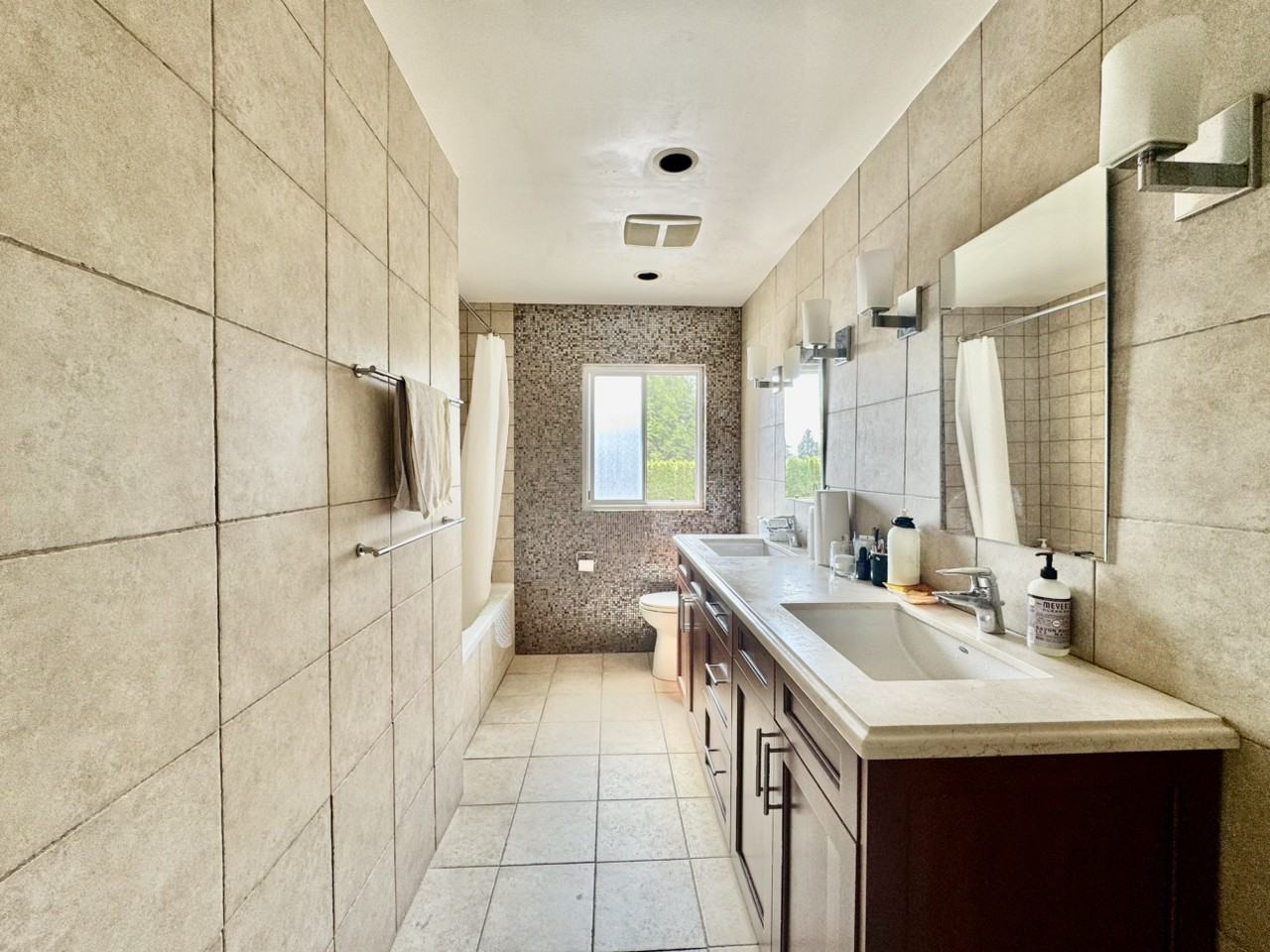 Eyremount Dr - Photo 5 of 17