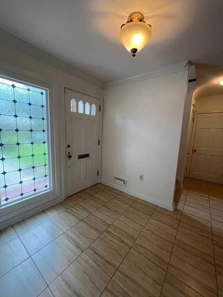 1450 Harmott Ave - Photo 3 of 40