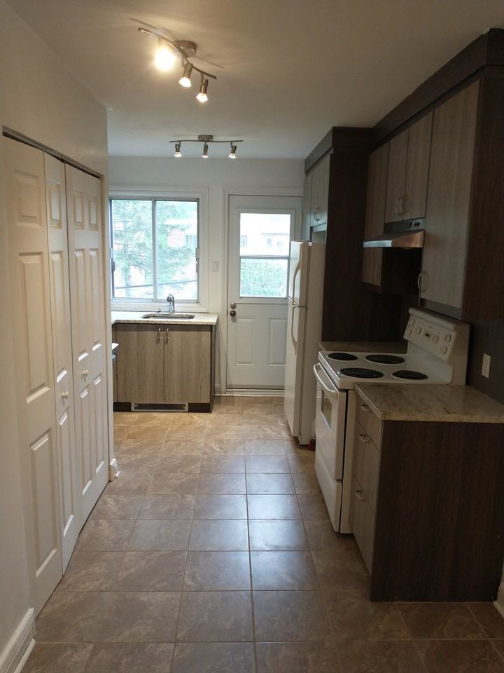 6420 Avenue McLynn - Photo 2 of 10