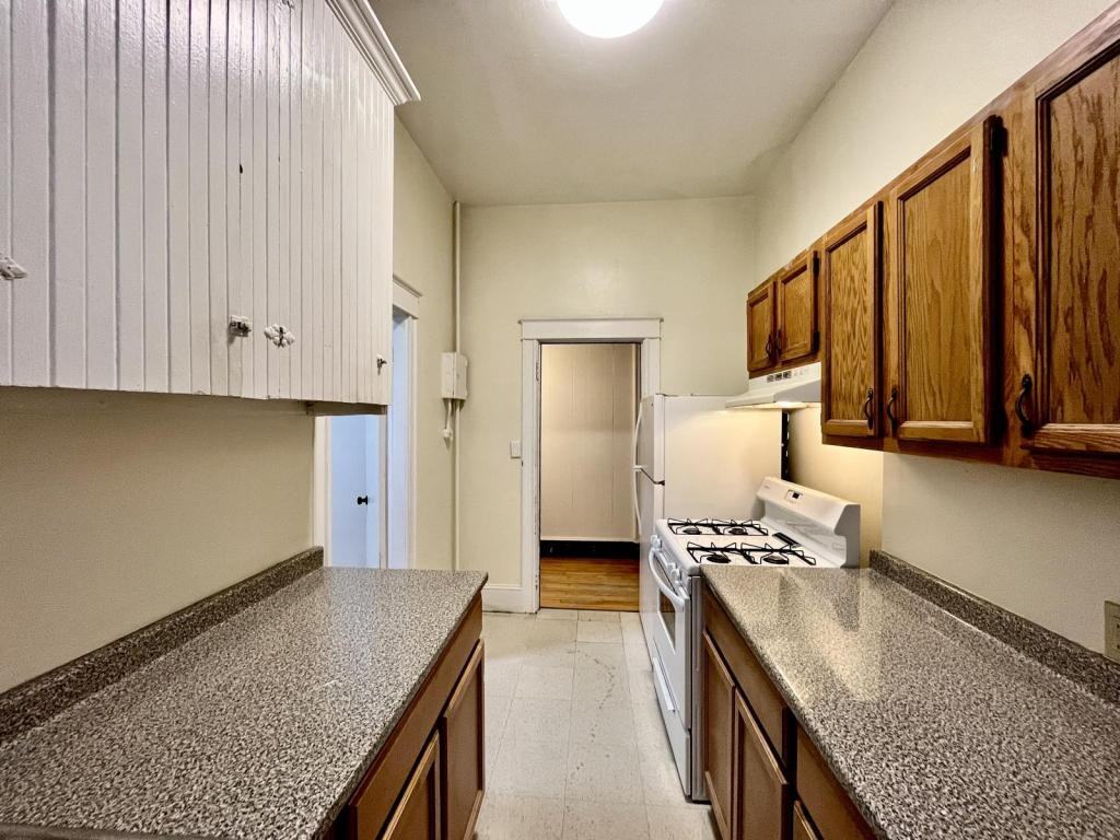 237 High St Apt 3 - Photo 7 of 11