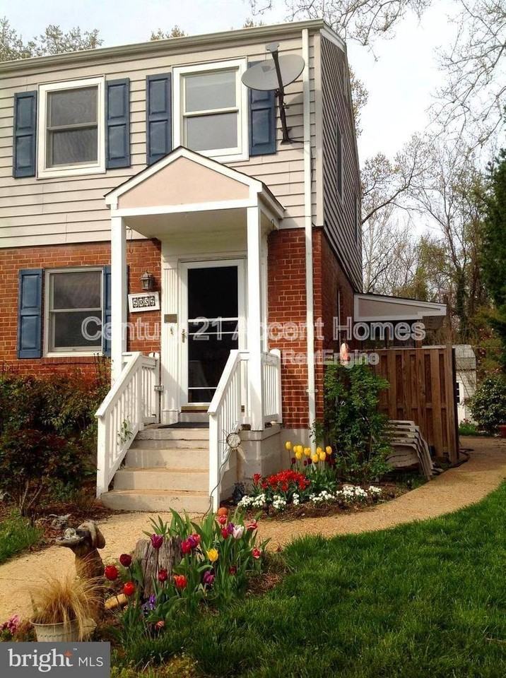 2032 Arlington Ter - Photo 2 of 10