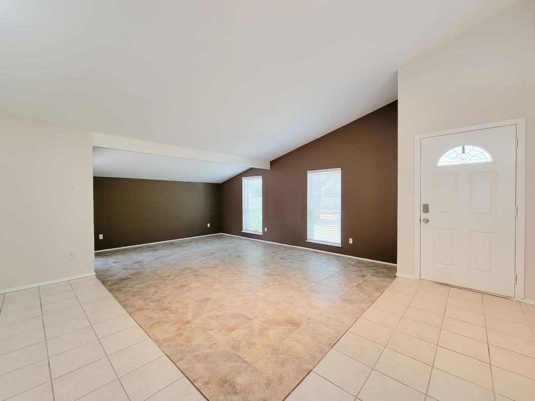 16914 Judyleigh Dr - Photo 2 of 48