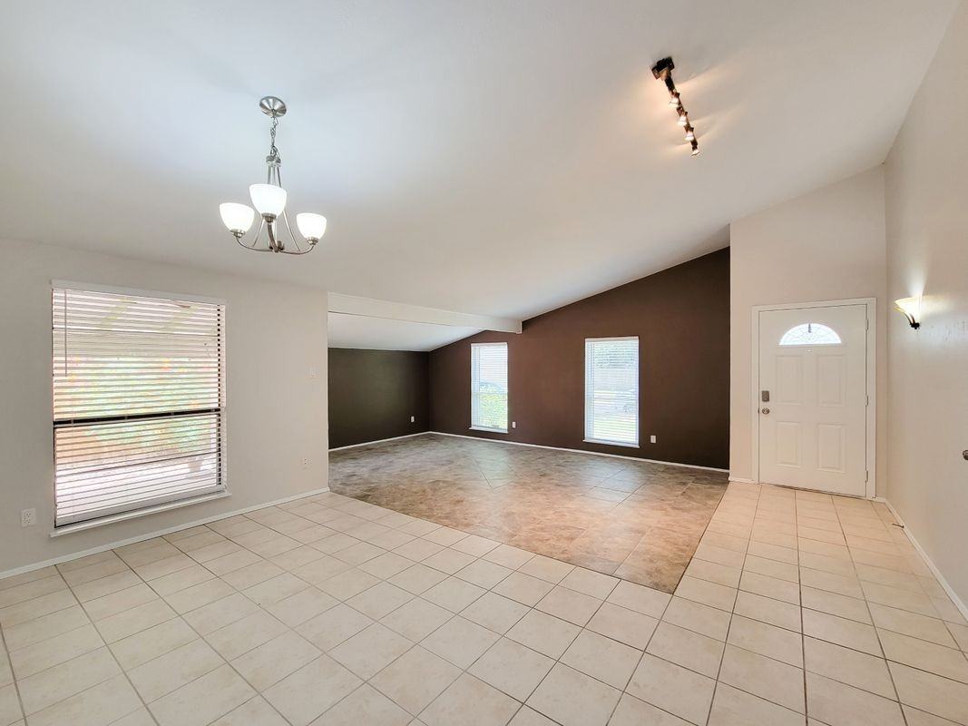 16914 Judyleigh Dr - Photo 3 of 48