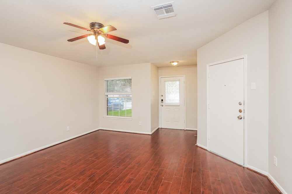20922 Neelie Ct - Photo 4 of 16