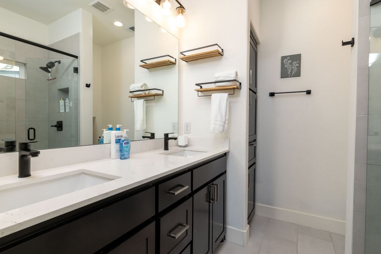 916 E Terrell Ave #NA - Photo 7 of 33