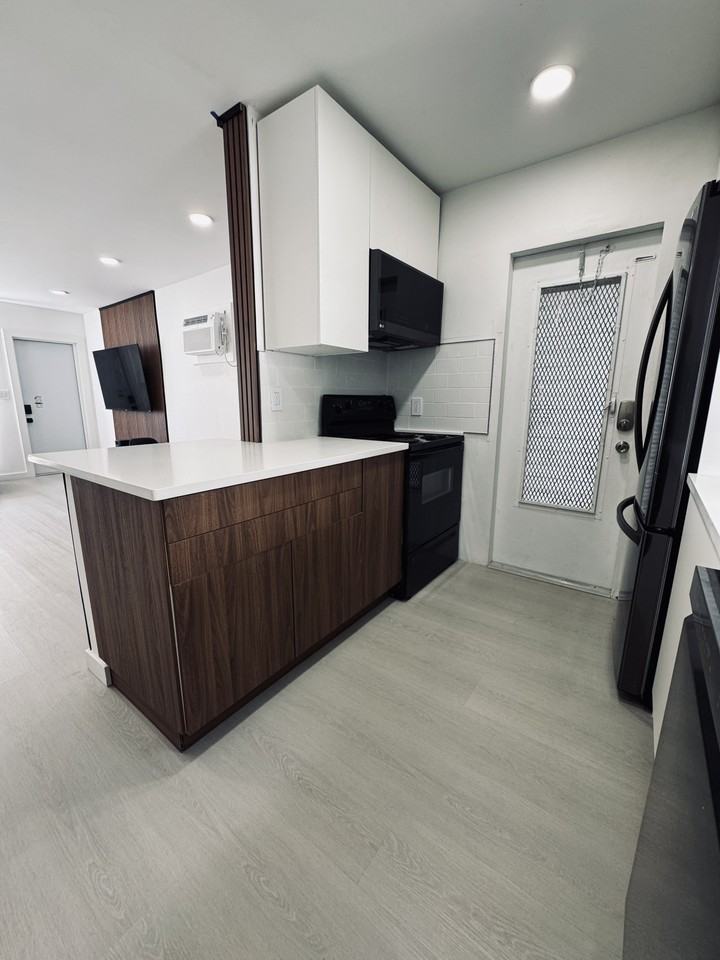 545 Orton Ave #1 - Photo 3 of 16