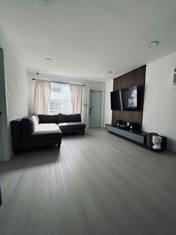 545 Orton Ave #1 - Photo 5 of 16