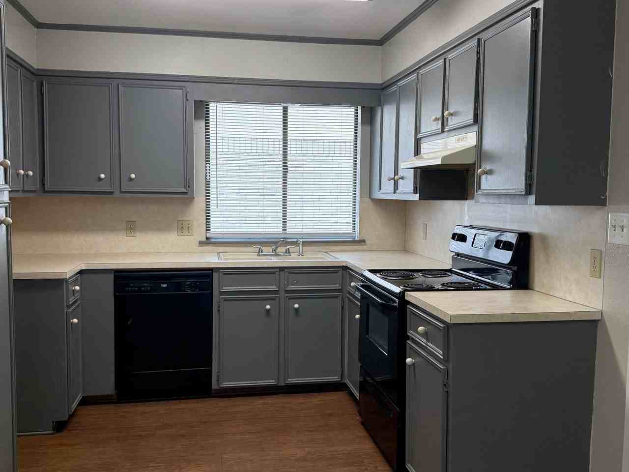 115 Rattan Dr - Photo 2 of 9
