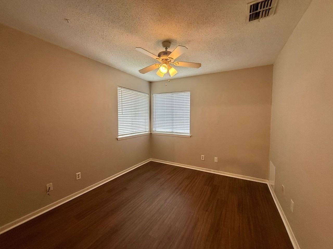 115 Rattan Dr - Photo 5 of 9