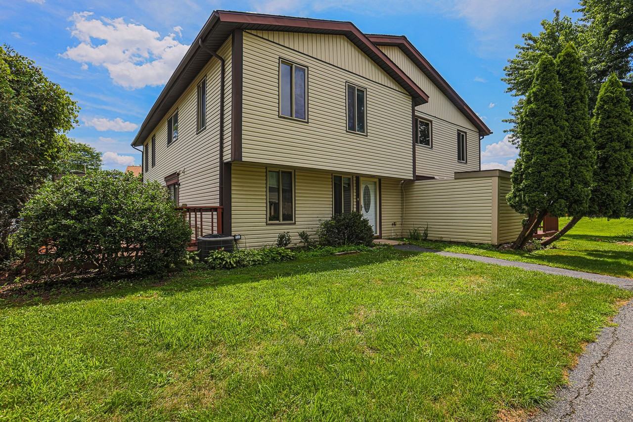 14 King Henry Cir - Photo 2 of 21