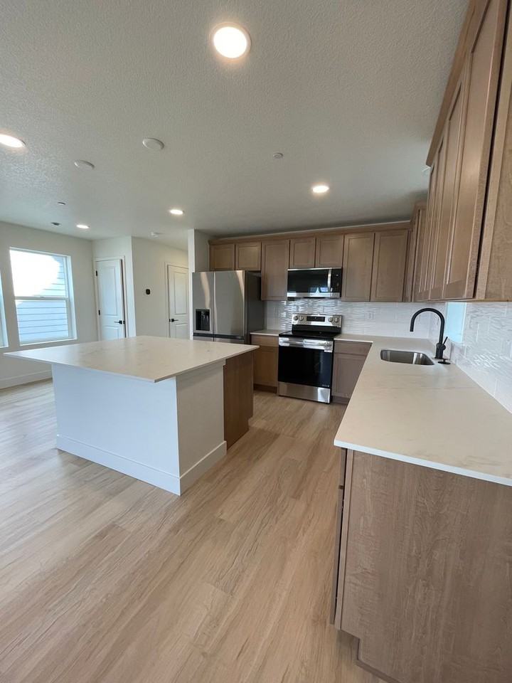 3130 Sykes Dr - Photo 3 of 24