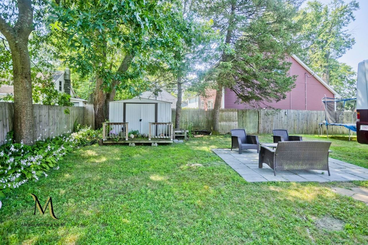 119 Pine Grove St - Photo 3 of 16