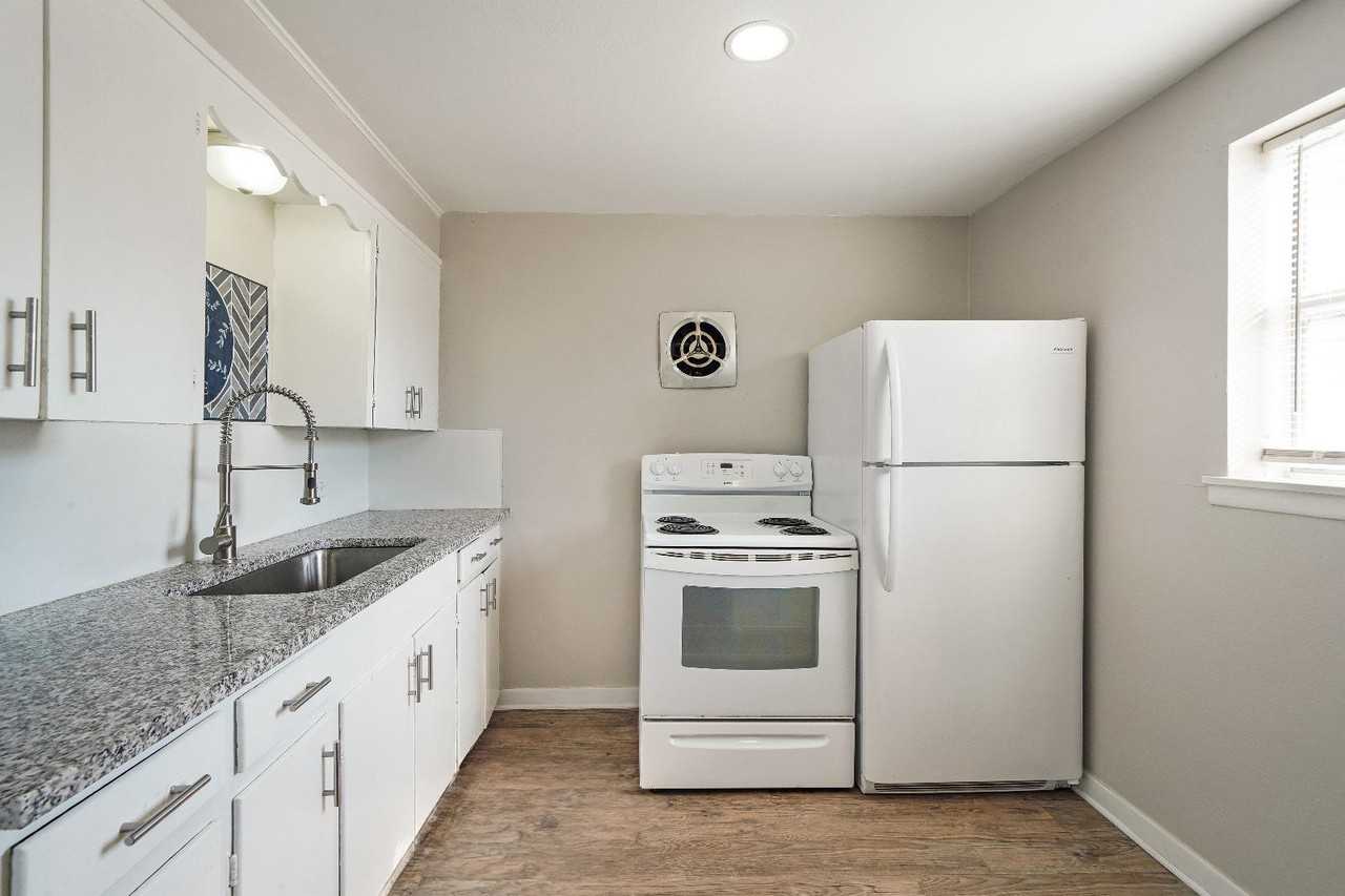 200 Sw 6th Ave #NA - Photo 3 of 7