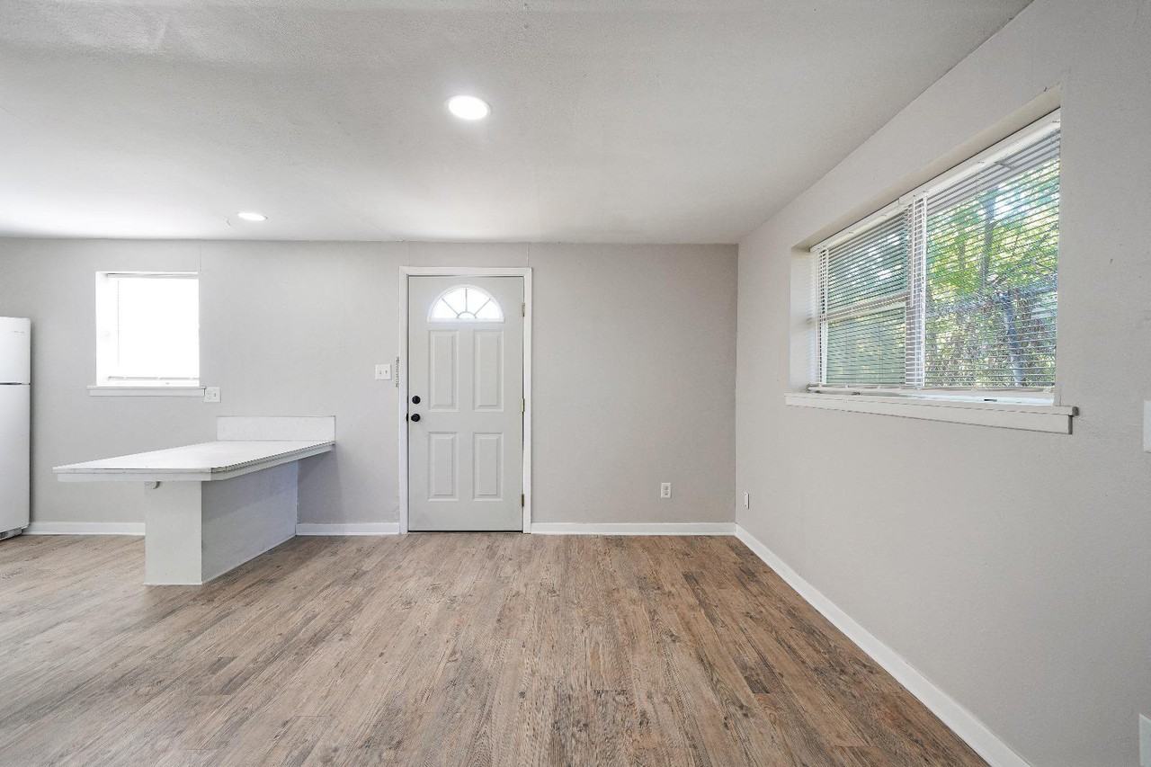 200 Sw 6th Ave #NA - Photo 4 of 7