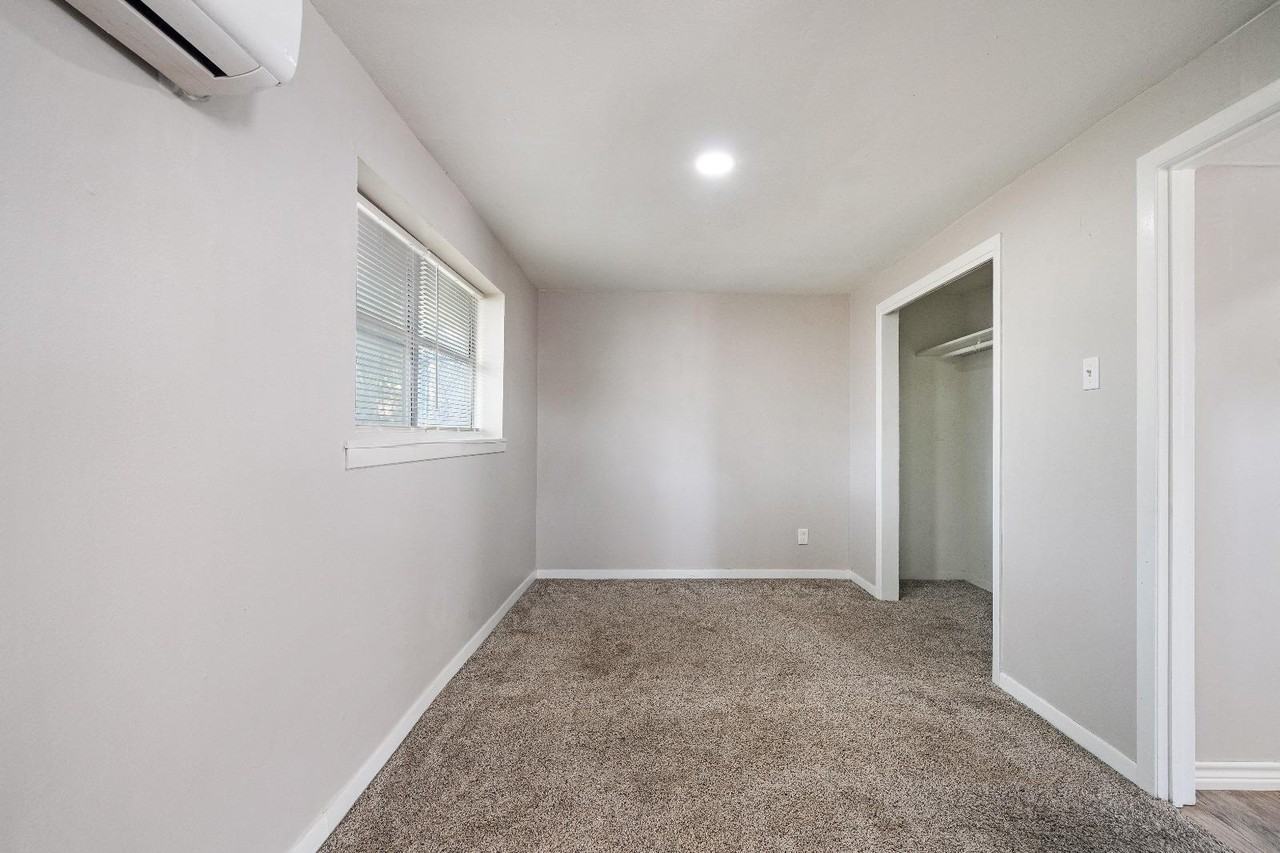 200 Sw 6th Ave #NA - Photo 5 of 7