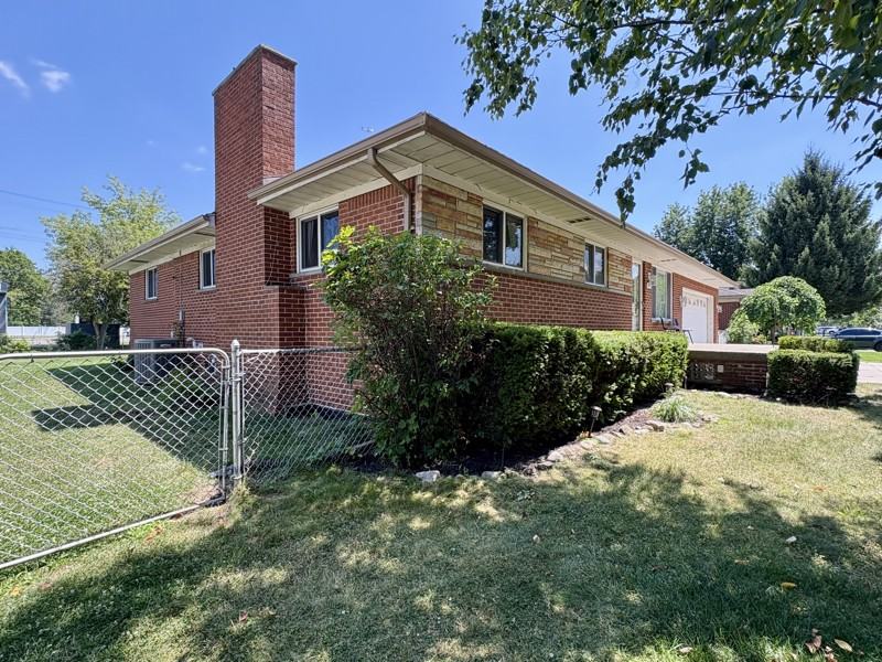 2044 Arcola St - Photo 2 of 20
