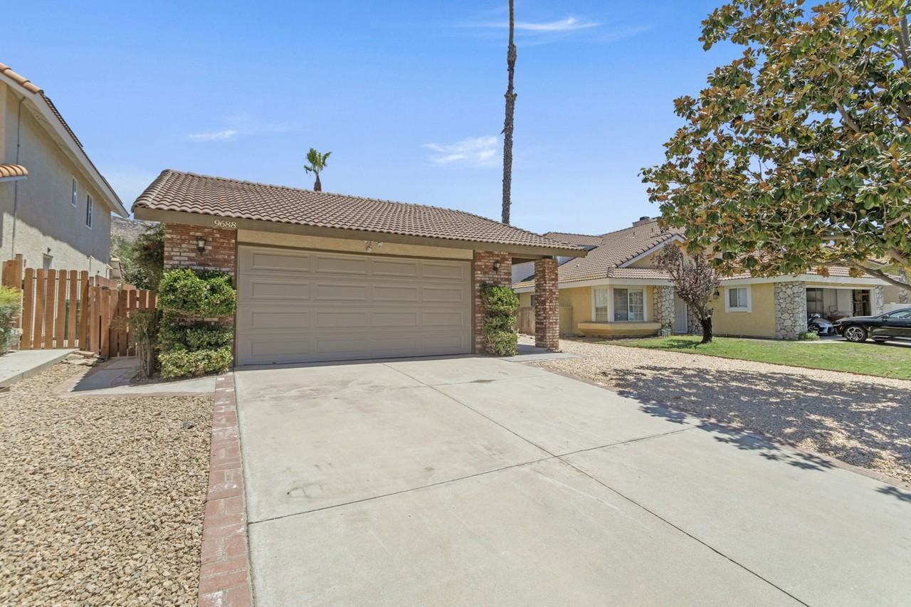 9688 Sycamore Canyon Road - Photo 3 of 33