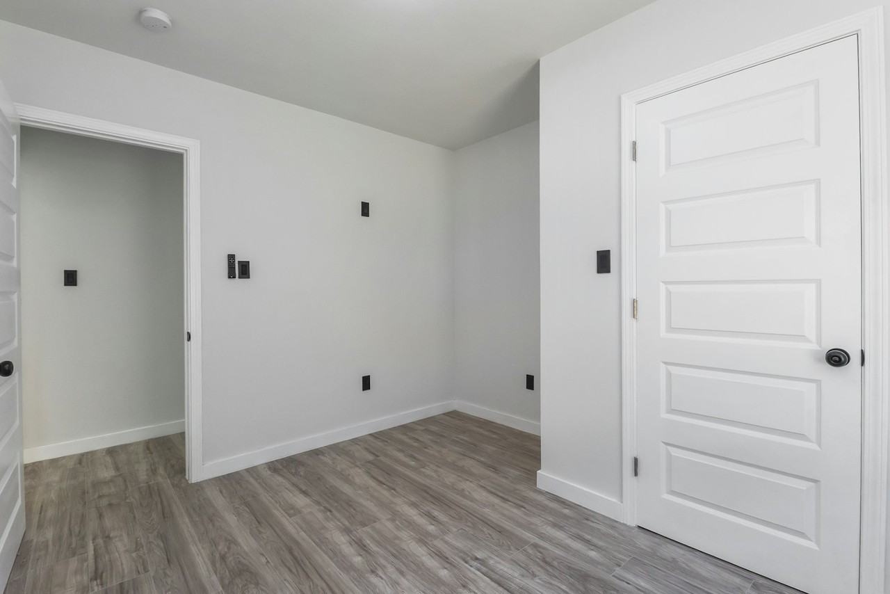 715 Amanda St - Photo 3 of 31