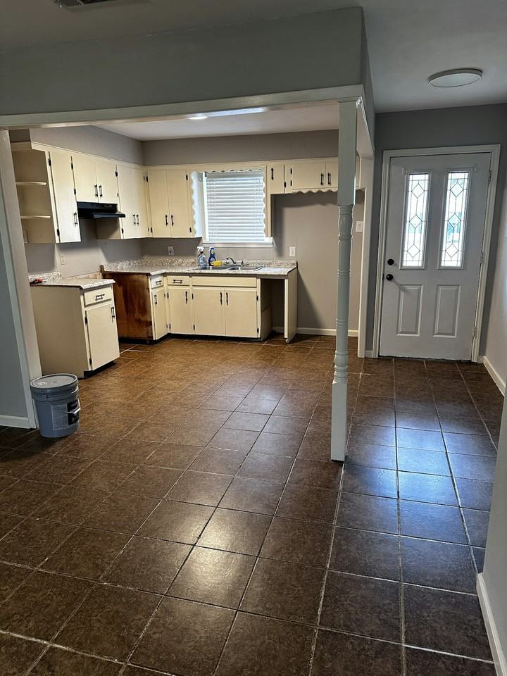 402 E Pine St #1 - Photo 2 of 5