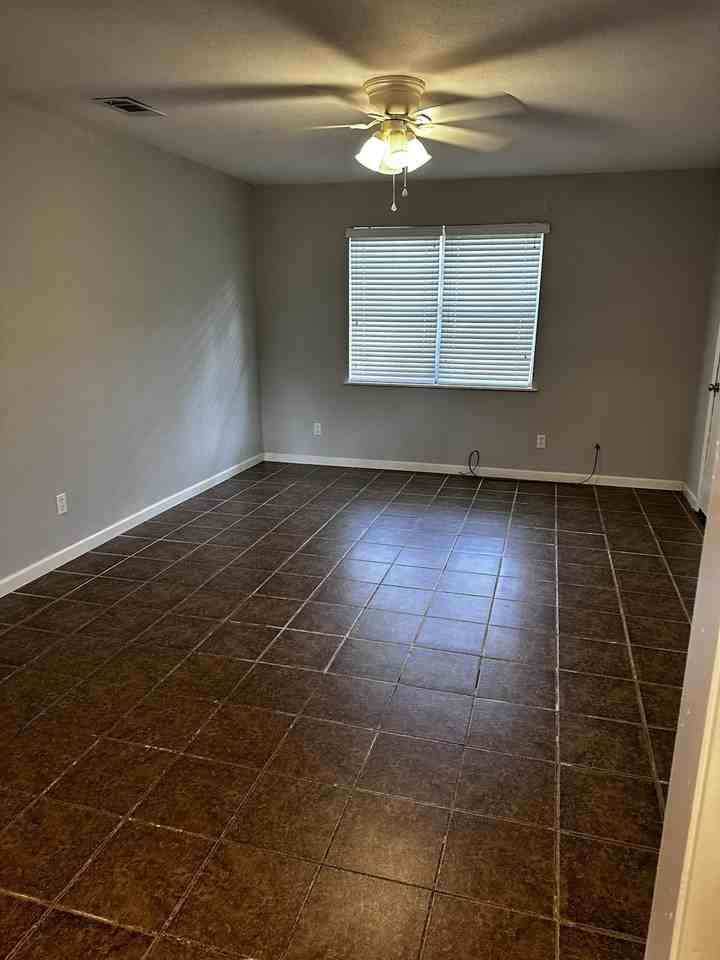 402 E Pine St #1 - Photo 3 of 5