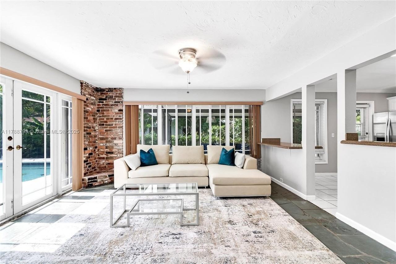 460 Nw 88th Ter - Photo 7 of 22