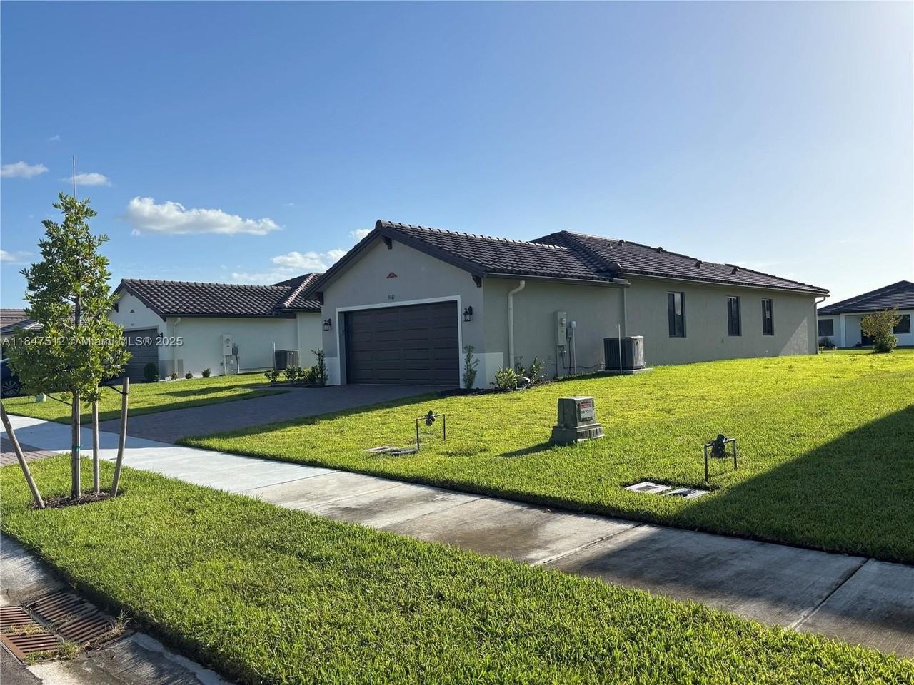 5061 Penella Ave - Photo 2 of 13