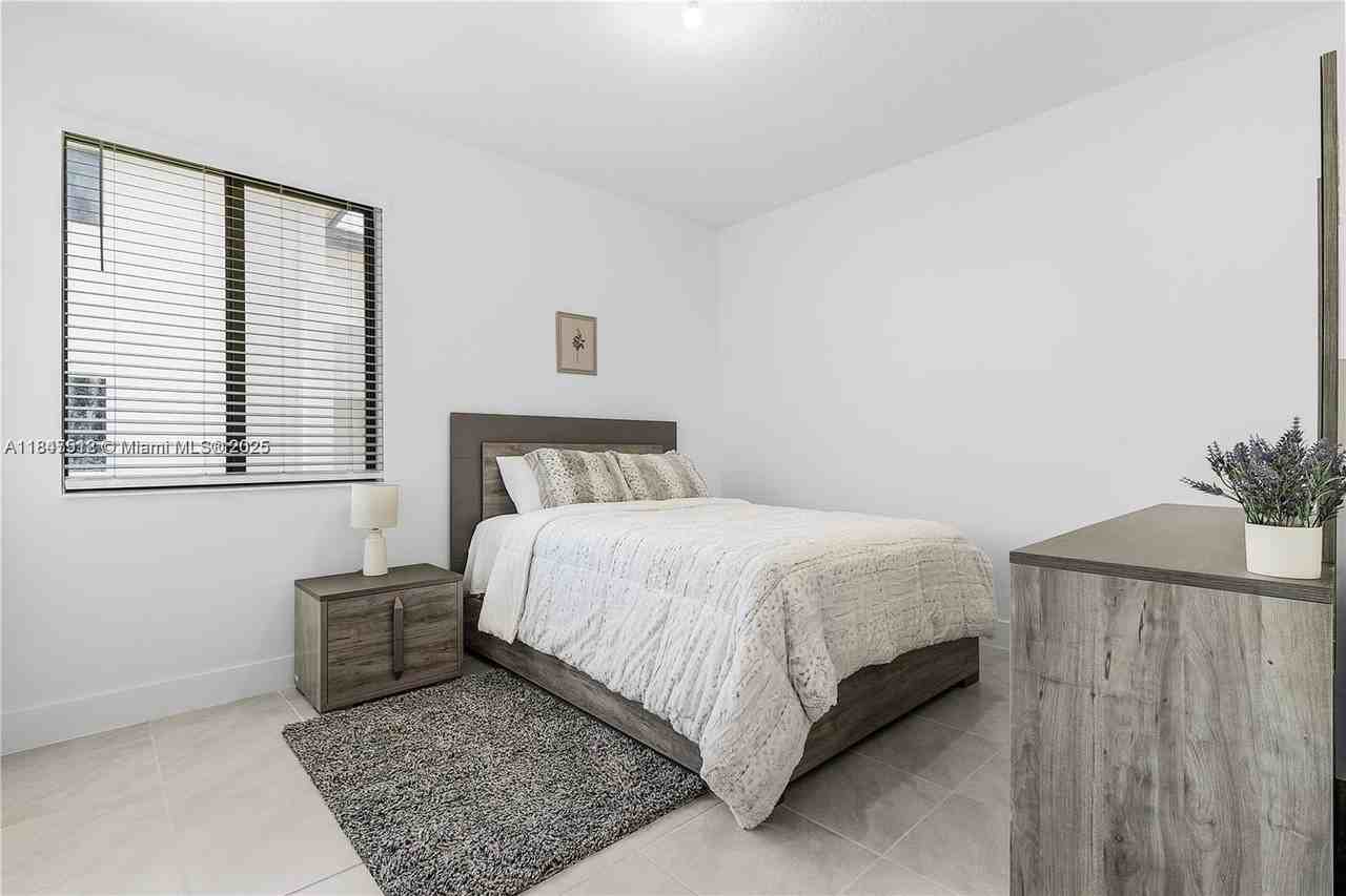 5061 Penella Ave - Photo 3 of 13