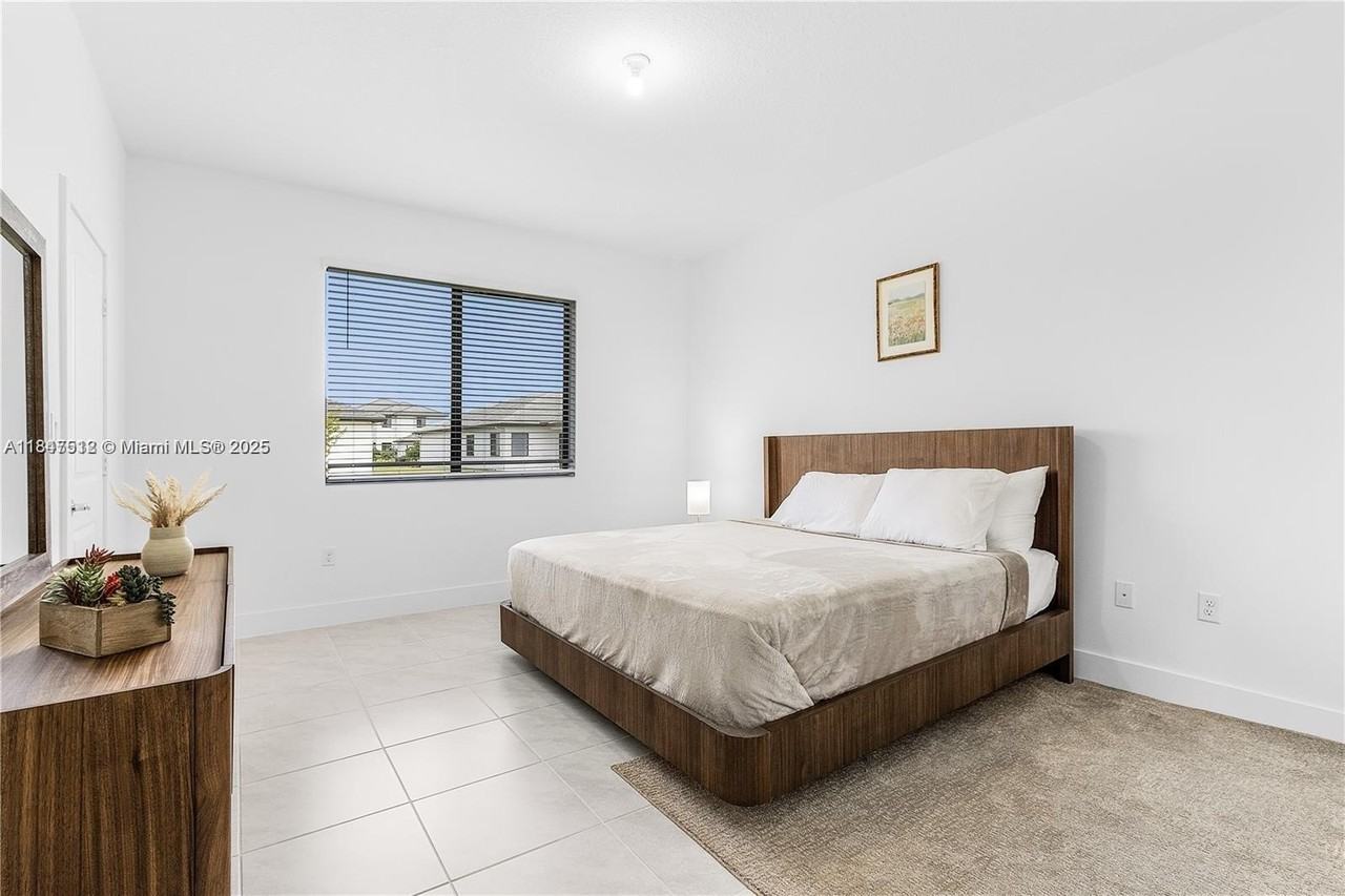 5061 Penella Ave - Photo 5 of 13