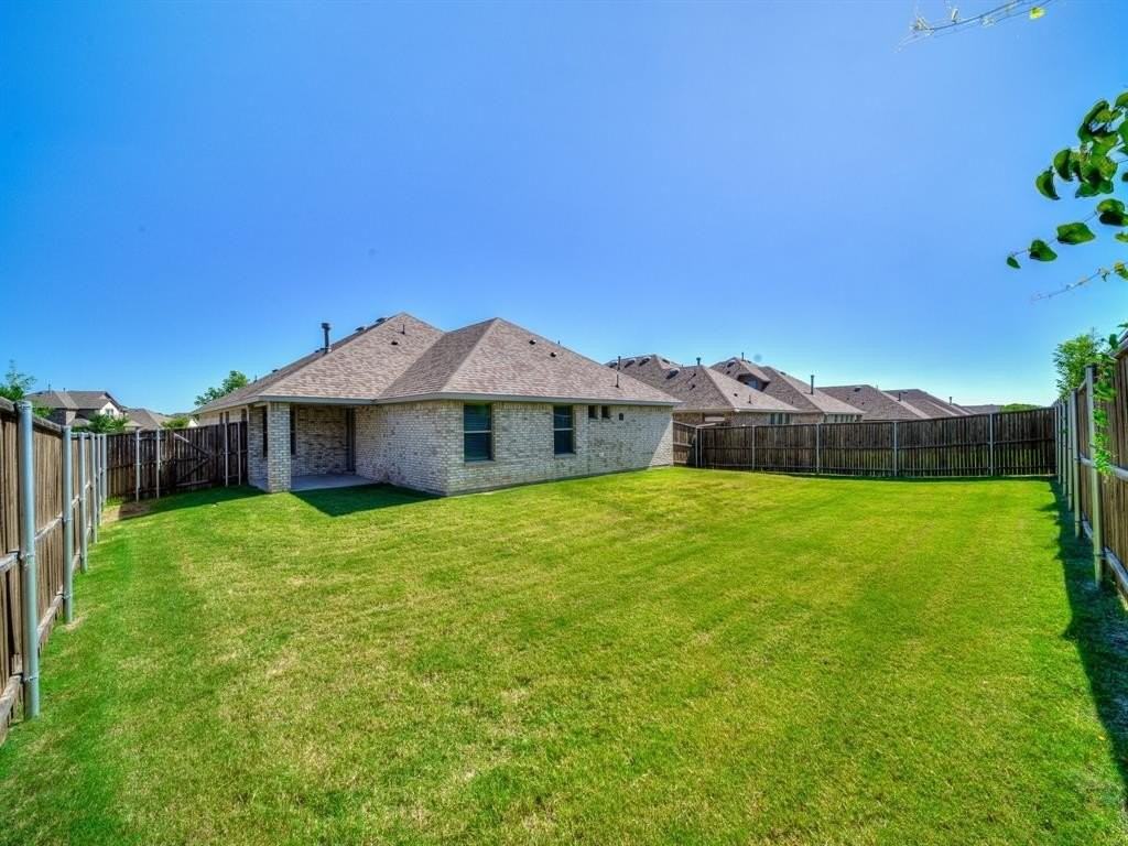 1200 Sharp St - Photo 5 of 27